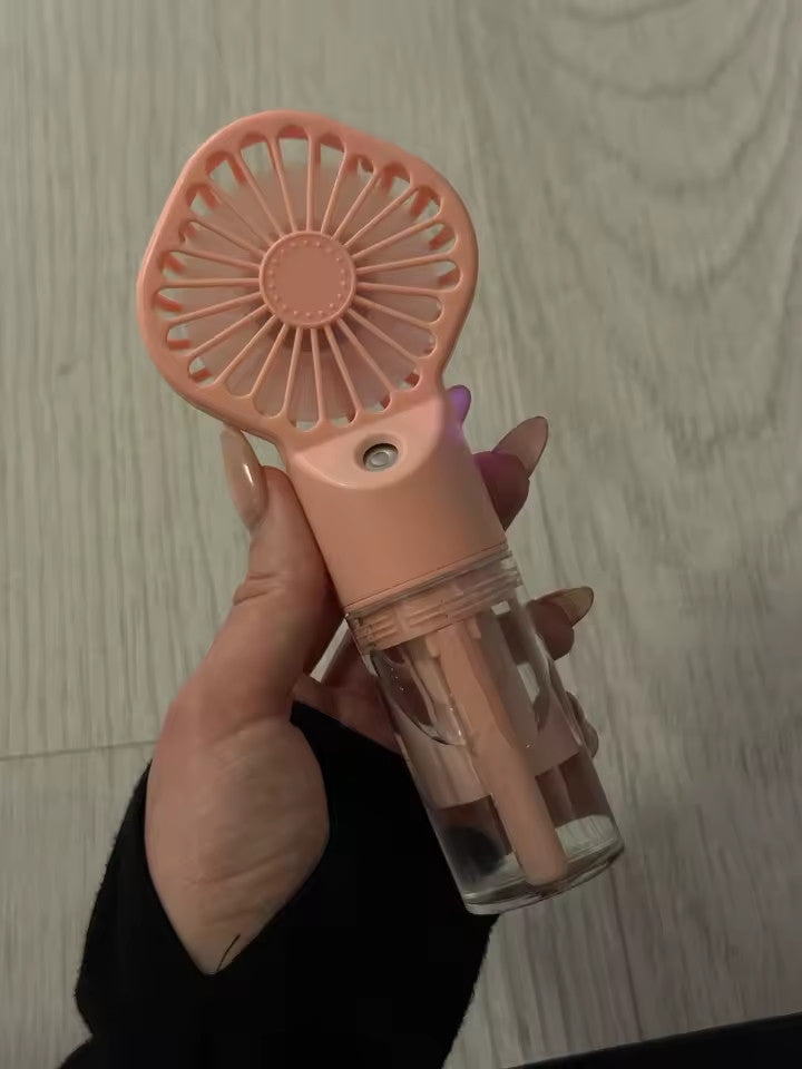 Le ventilateur en main